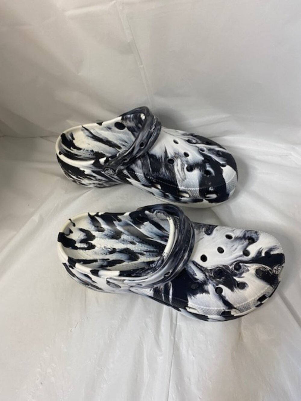 Crocs Women's Classic Platform Marbled Clogs – White/Black ~ Size 8 - Picture 4 of 6